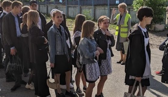 Пора выпускных экзаменов продолжается